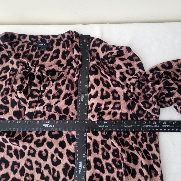 Torrid Leopard Georgette Bow Tie Blouse Size‎ 2 2X - Picture 7 of 8